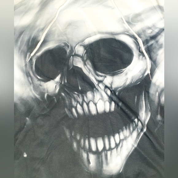 NWOT Men's Skull Hoodie Size 3X But Runs About An XL - Picture 2 of 4